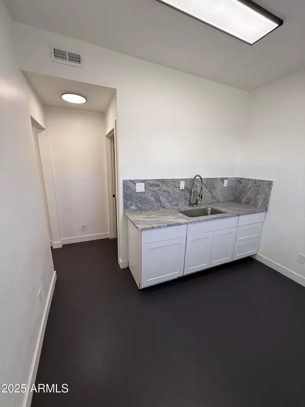 Mesa, AZ 85203,733 E UNIVERSITY Drive #A