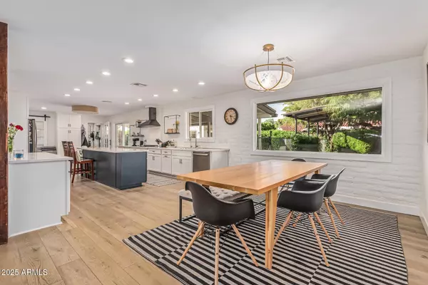 Phoenix, AZ 85023,220 W SEMINOLE Drive