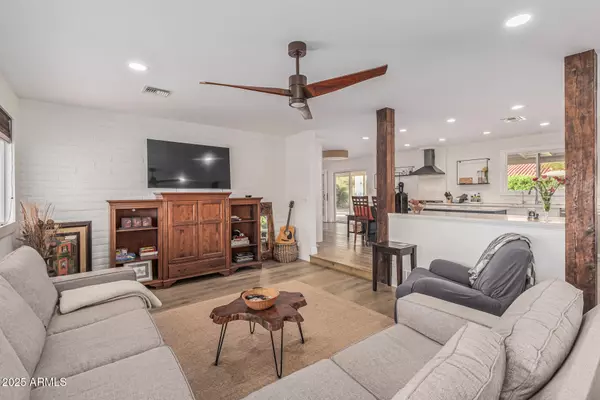 Phoenix, AZ 85023,220 W SEMINOLE Drive