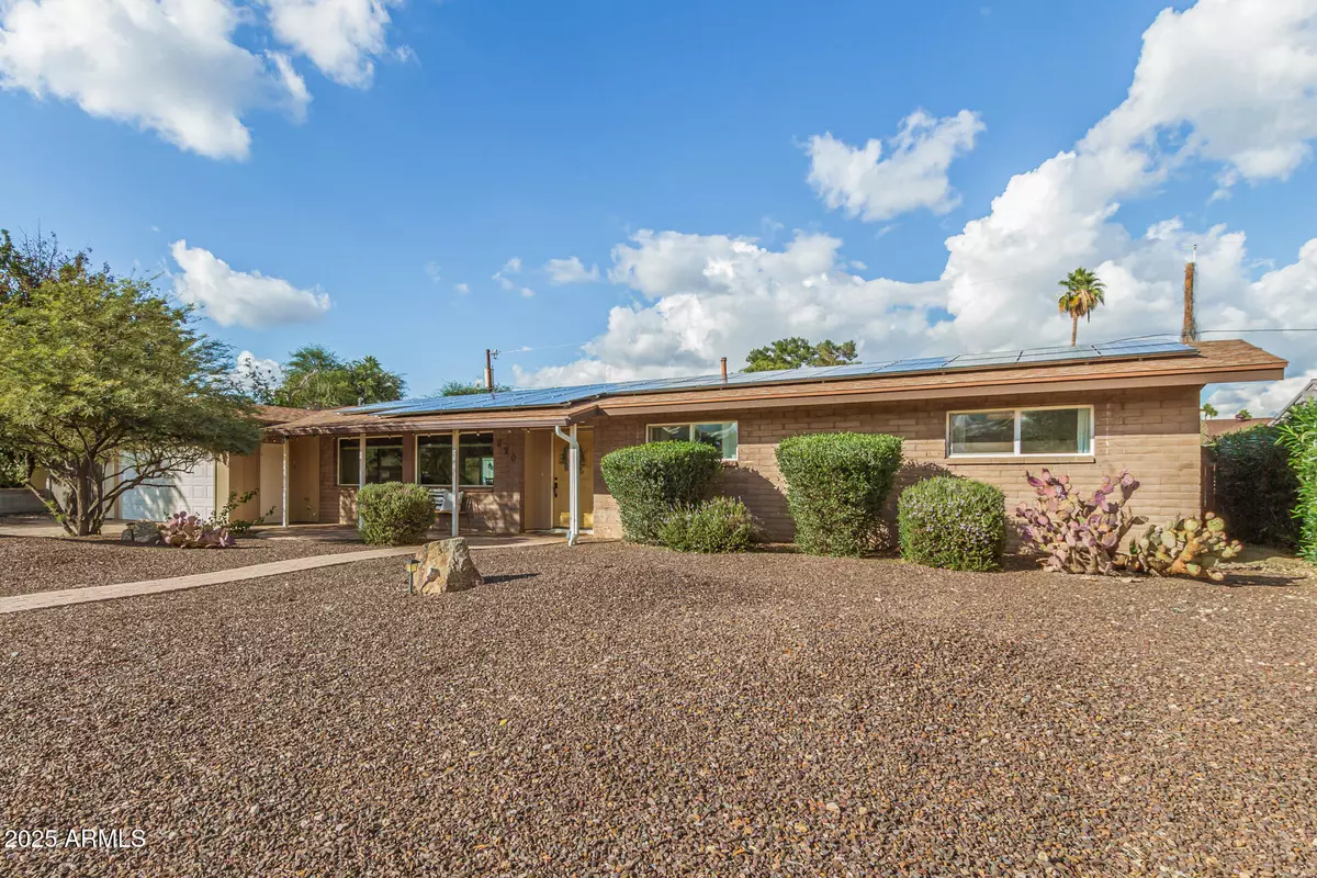 Phoenix, AZ 85023,220 W SEMINOLE Drive