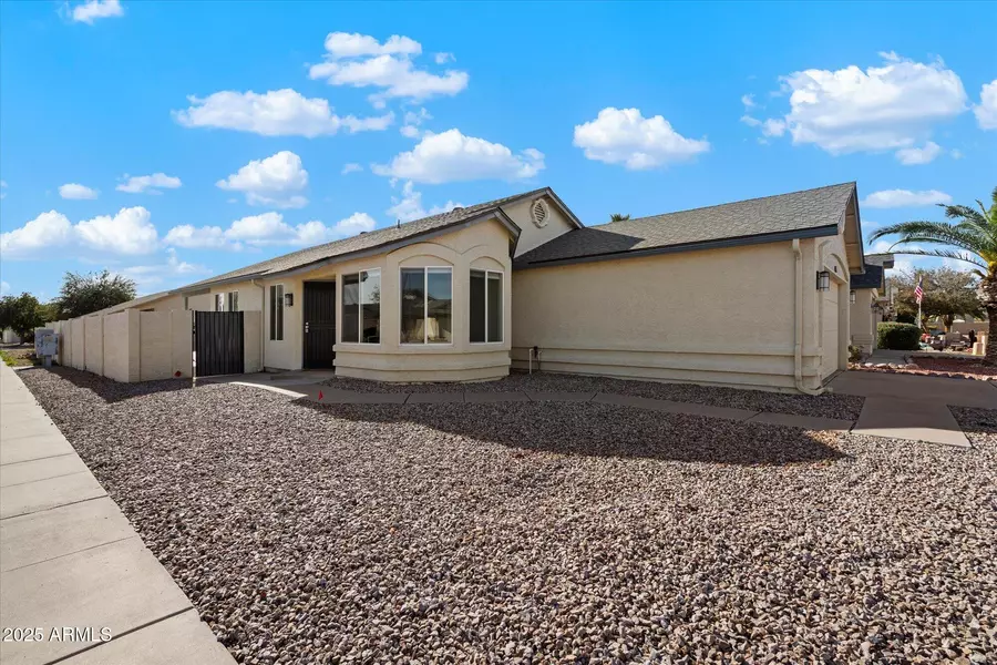 8835 W MICHELLE Drive, Peoria, AZ 85382