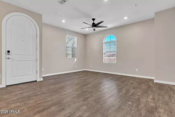 Chandler, AZ 85286,3855 S MCQUEEN Road #100