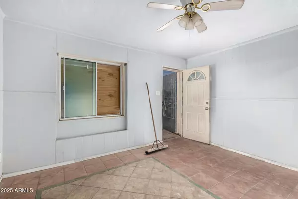 Phoenix, AZ 85034,2912 E MONROE Street E