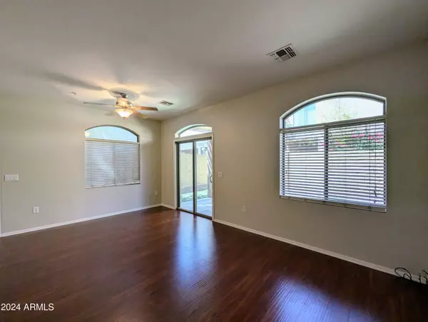 Phoenix, AZ 85022,2150 E BELL Road #1180