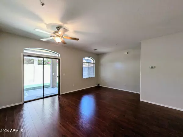 Phoenix, AZ 85022,2150 E BELL Road #1180