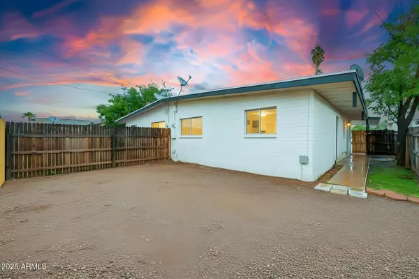 Mesa, AZ 85203,1102 N APRIL -- #A