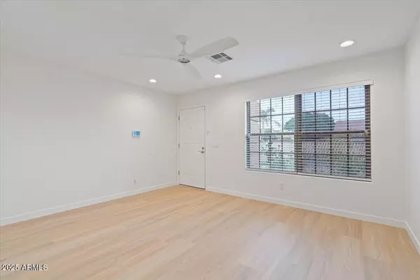 Phoenix, AZ 85027,21233 N 30TH Avenue