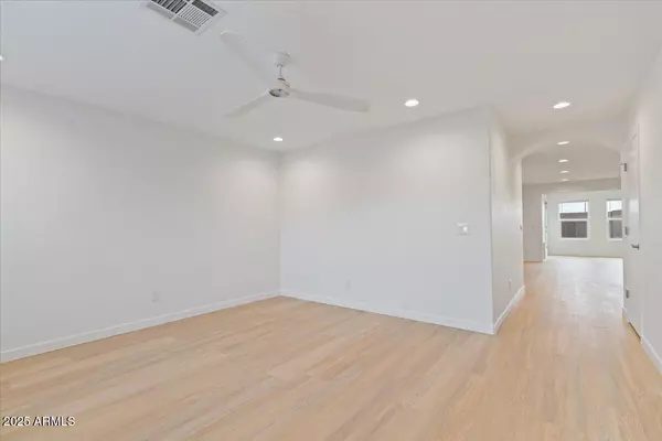 Phoenix, AZ 85027,21233 N 30TH Avenue