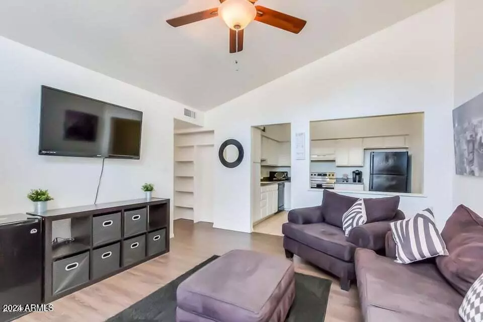 Mesa, AZ 85201,525 N May Street #10