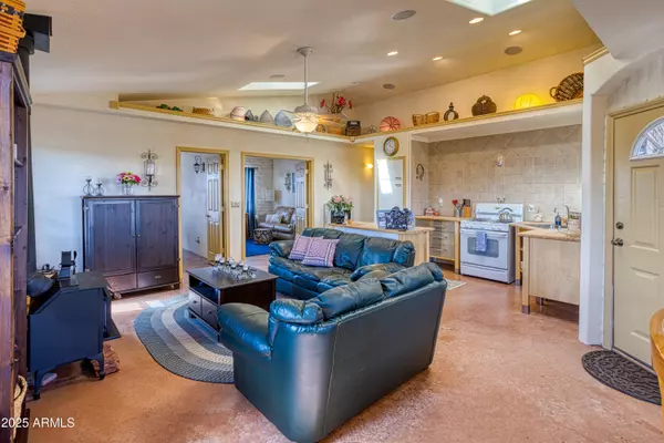 Concho, AZ 85924,734 Maverick --