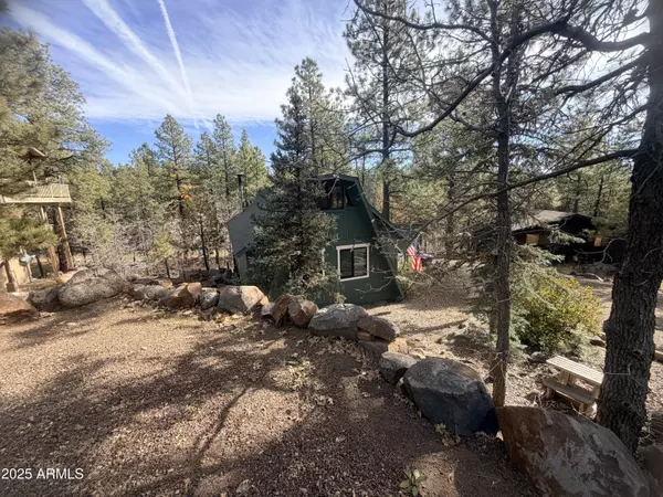 27 E OAK Drive, Munds Park, AZ 86017