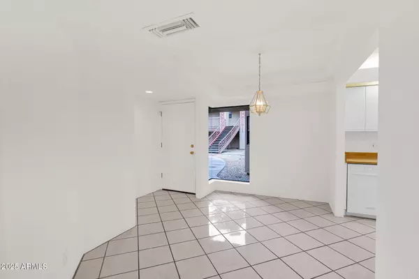 Phoenix, AZ 85014,5035 N 10TH Place #108