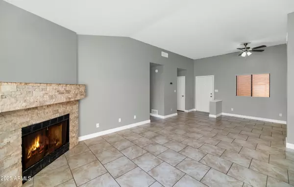 Mesa, AZ 85201,945 N Pasadena -- #156