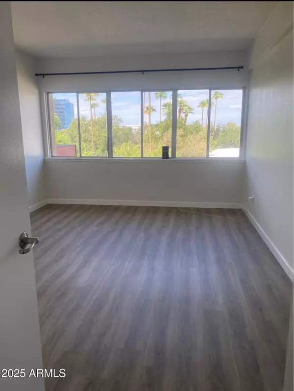 Phoenix, AZ 85012,353 E THOMAS Road #C404