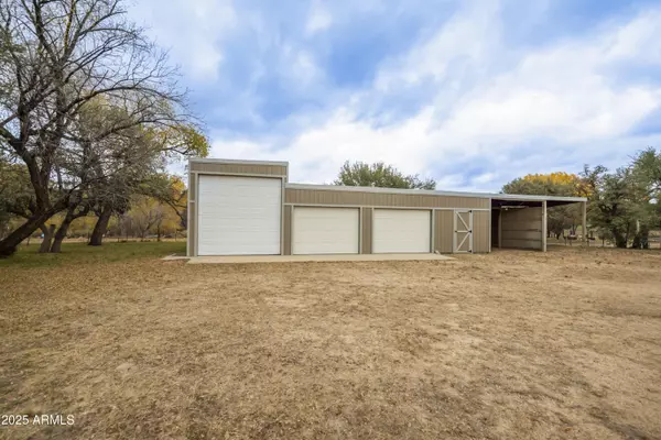 Skull Valley, AZ 86338,830 S Grisby Road #-