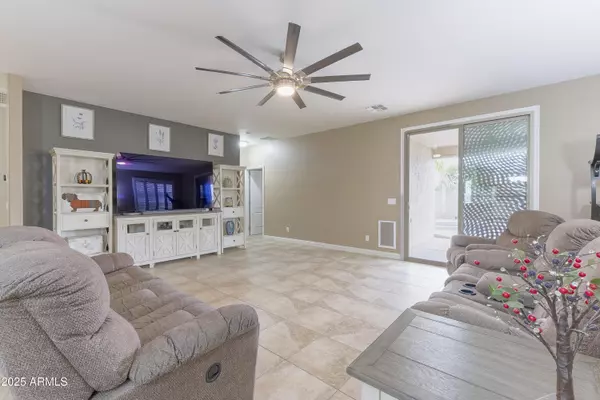 San Tan Valley, AZ 85143,887 W HEREFORD Drive