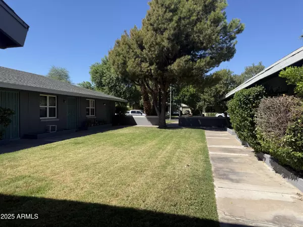 Phoenix, AZ 85003,829 N 4TH Avenue #18