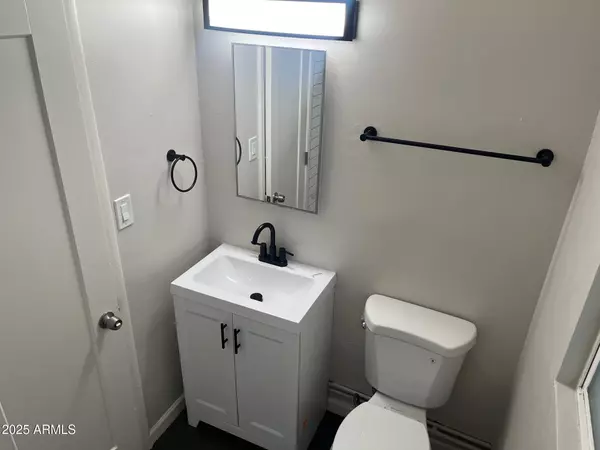 Phoenix, AZ 85003,829 N 4TH Avenue #17