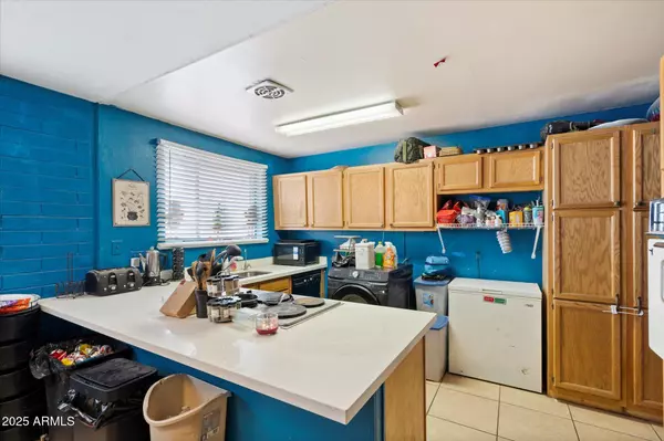 Phoenix, AZ 85031,5423 W EARLL Drive