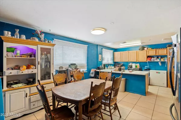 Phoenix, AZ 85031,5423 W EARLL Drive