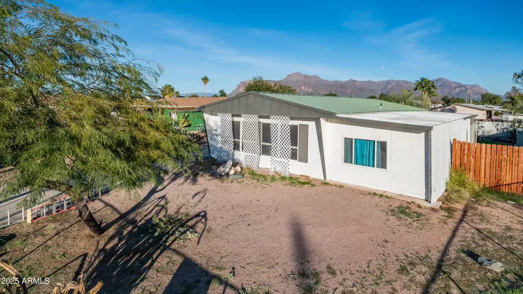 2359 S TOMAHAWK Road, Apache Junction, AZ 85119