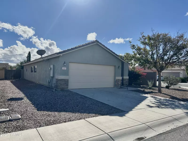 669 W SILVER REEF Court, Casa Grande, AZ 85122