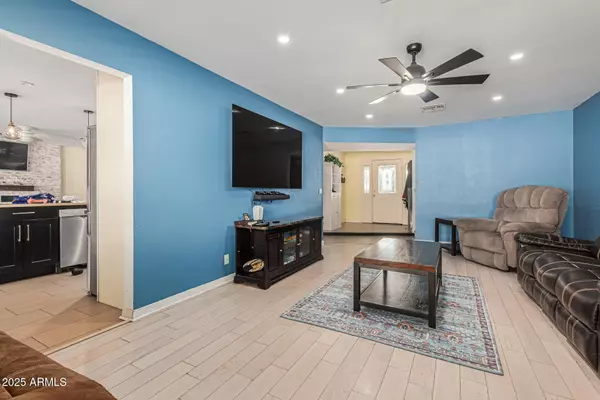 Tempe, AZ 85283,5935 S LAKESHORE Drive