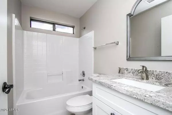 Phoenix, AZ 85024,2112 E ROBIN Lane E