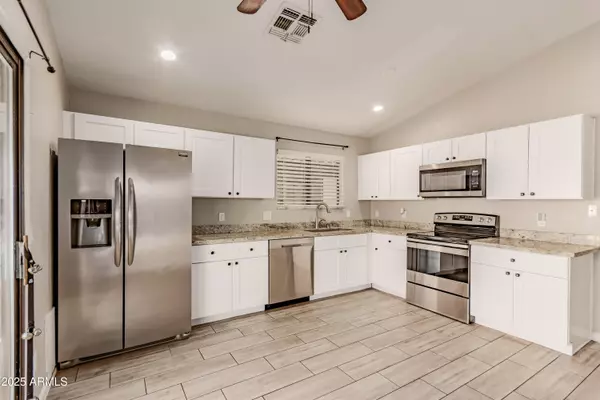 Phoenix, AZ 85024,2112 E ROBIN Lane E