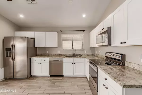 Phoenix, AZ 85024,2112 E ROBIN Lane E