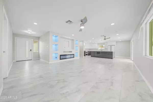 Scottsdale, AZ 85251,8202 E WHITTON Avenue