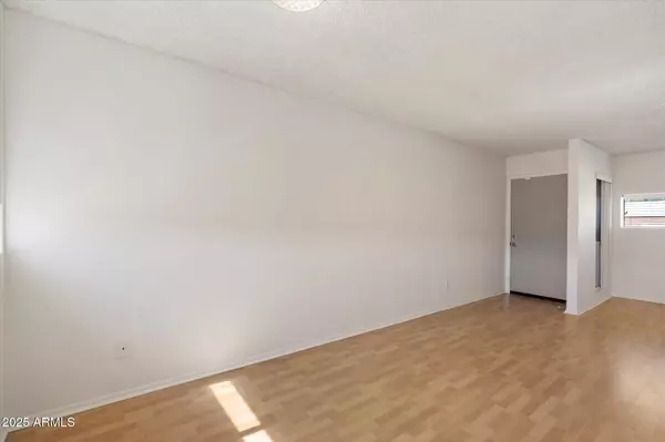 Tempe, AZ 85288,2673 E OAKLEAF Drive