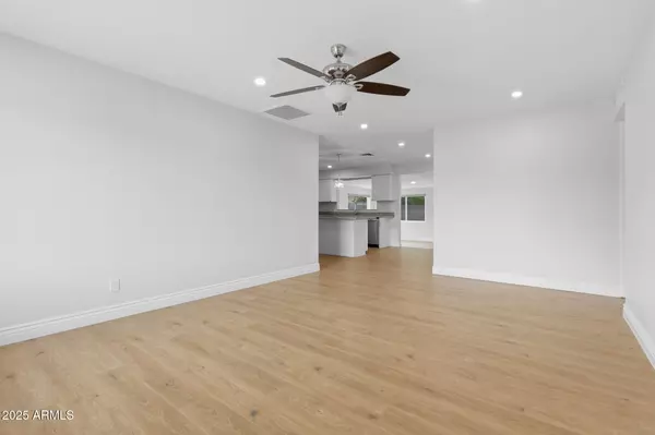 Mesa, AZ 85202,2030 W PORTOBELLO Avenue