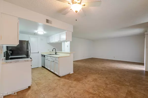Phoenix, AZ 85016,2228 E CAMPBELL Avenue #106