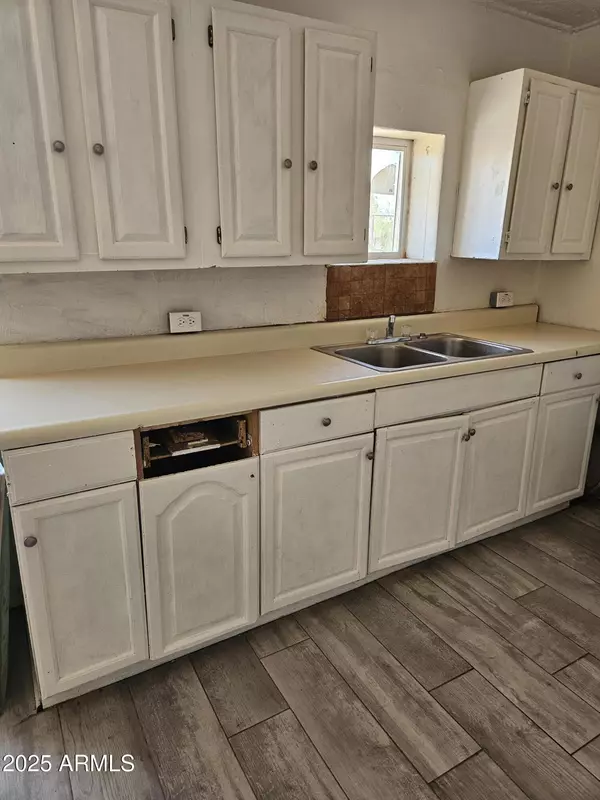 Eloy, AZ 85131,216 N MYERS Boulevard