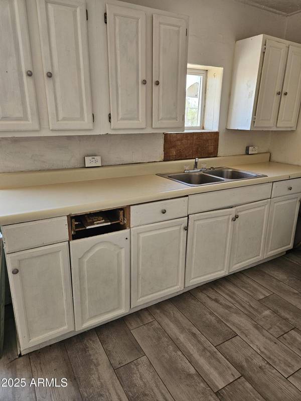 216 N MYERS Boulevard, Eloy, AZ 85131