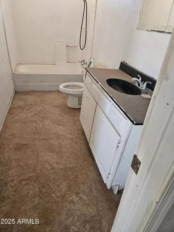 Eloy, AZ 85131,216 N MYERS Boulevard