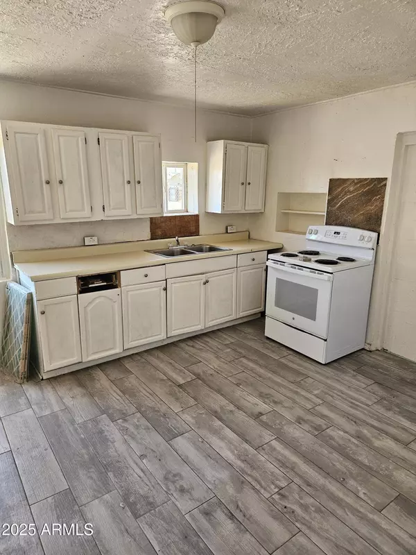 Eloy, AZ 85131,216 N MYERS Boulevard