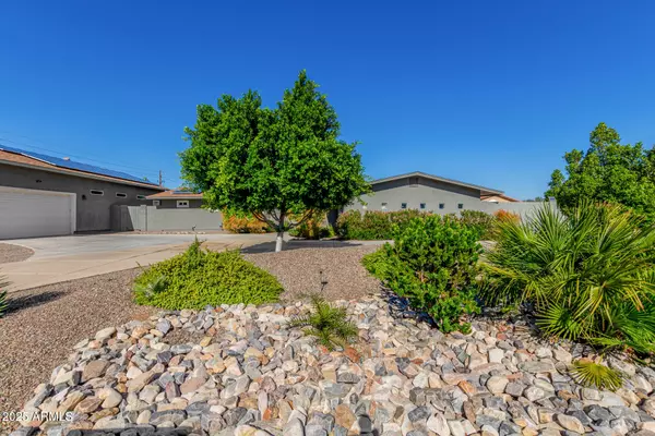5040 W MISTY WILLOW Lane, Glendale, AZ 85310