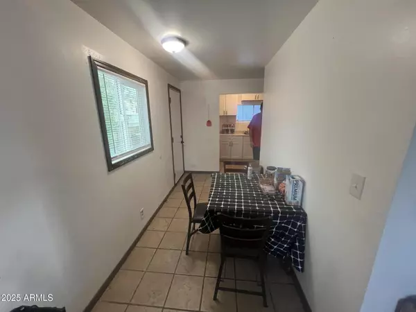 Mesa, AZ 85208,9472 E EMELITA Avenue