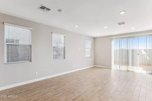 Phoenix, AZ 85054,5841 E ZACHARY Drive