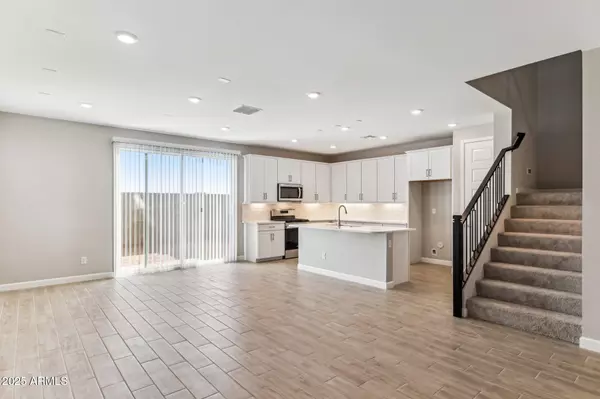 Phoenix, AZ 85054,5841 E ZACHARY Drive