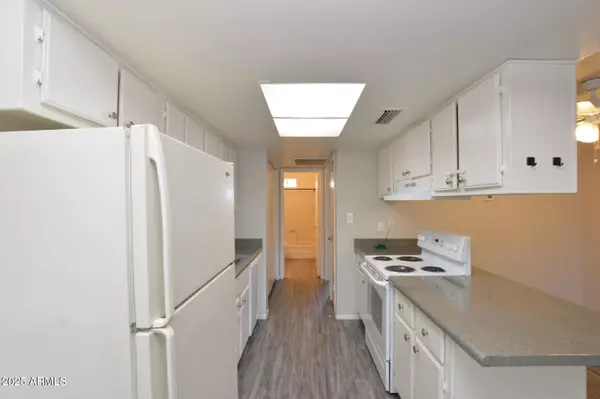 Phoenix, AZ 85032,3004 E Waltann Lane #7