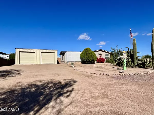 Apache Junction, AZ 85120,322 W FOOTHILL Street