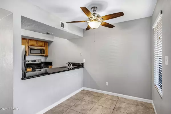 Phoenix, AZ 85008,1241 N 48TH Street #102