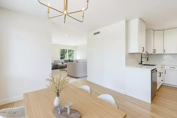 Phoenix, AZ 85018,4201 E CAMELBACK Road #74