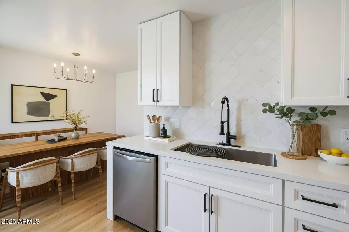 Phoenix, AZ 85018,4201 E CAMELBACK Road #74