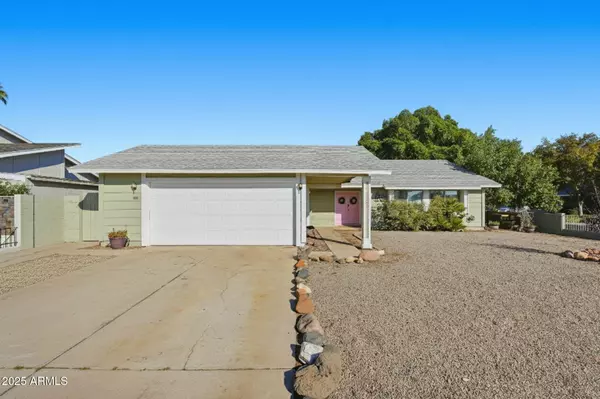 4128 W GELDING Drive, Phoenix, AZ 85053