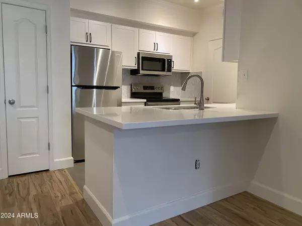 Phoenix, AZ 85016,1701 E COLTER Street #215