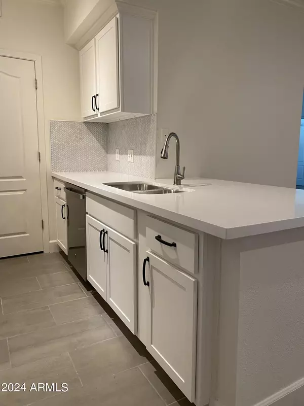 Phoenix, AZ 85016,1701 E COLTER Street #215